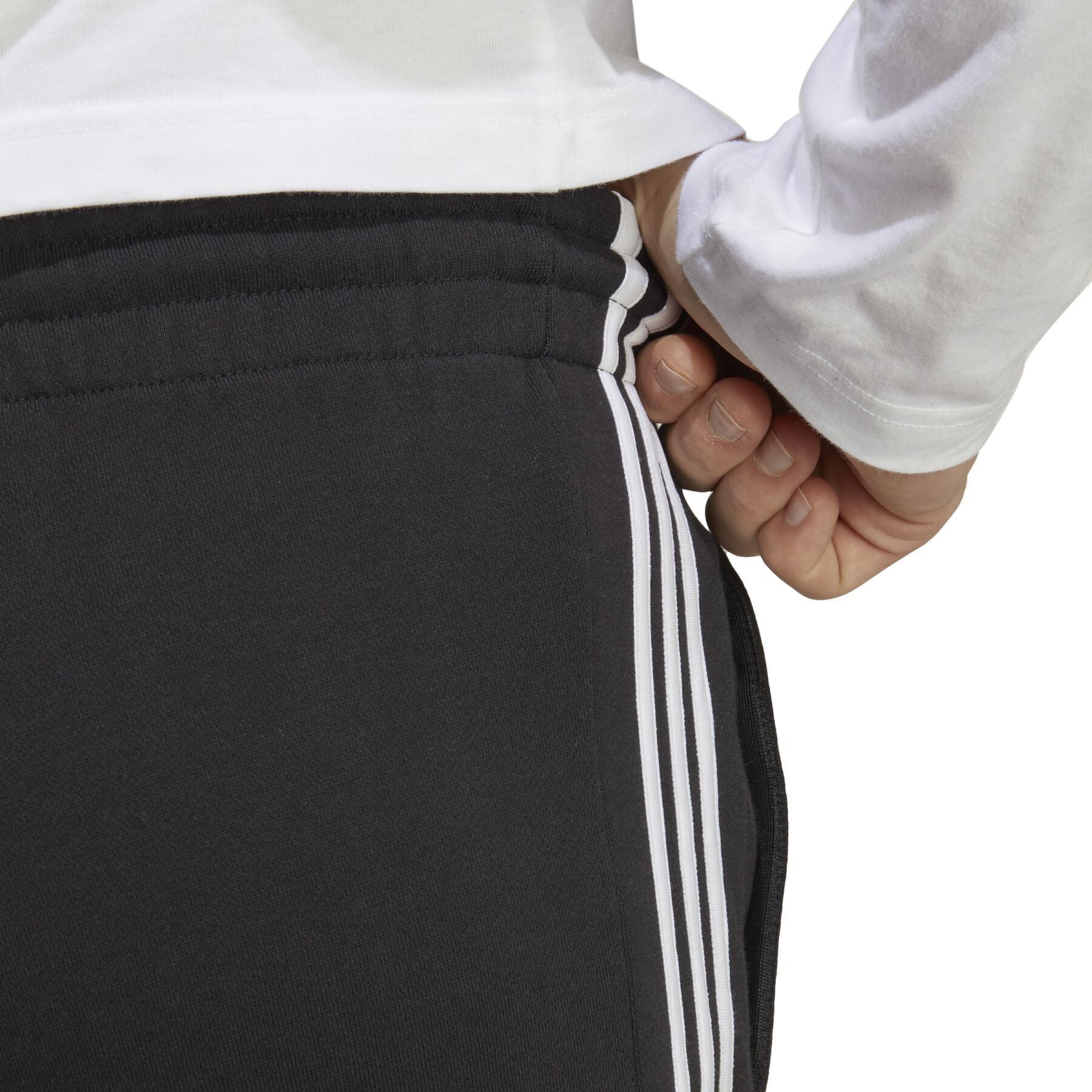 Pantalón corto en adidas 3-Stripes Essentials French Terry
