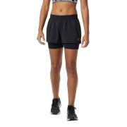 Pantalones cortos de entrenamiento 2en1 para mujer New Balance Tech 5 2-in-1